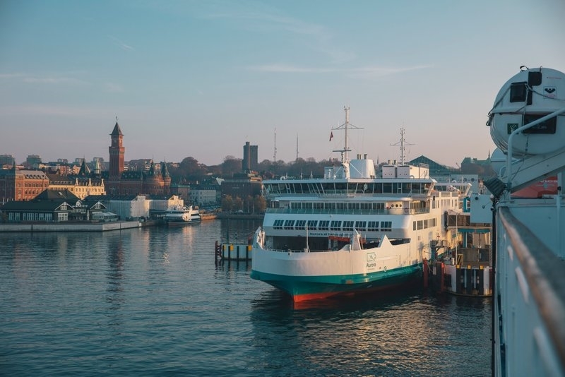 Fully battery operated ferries run between Sweden and Denmark – charges while in port