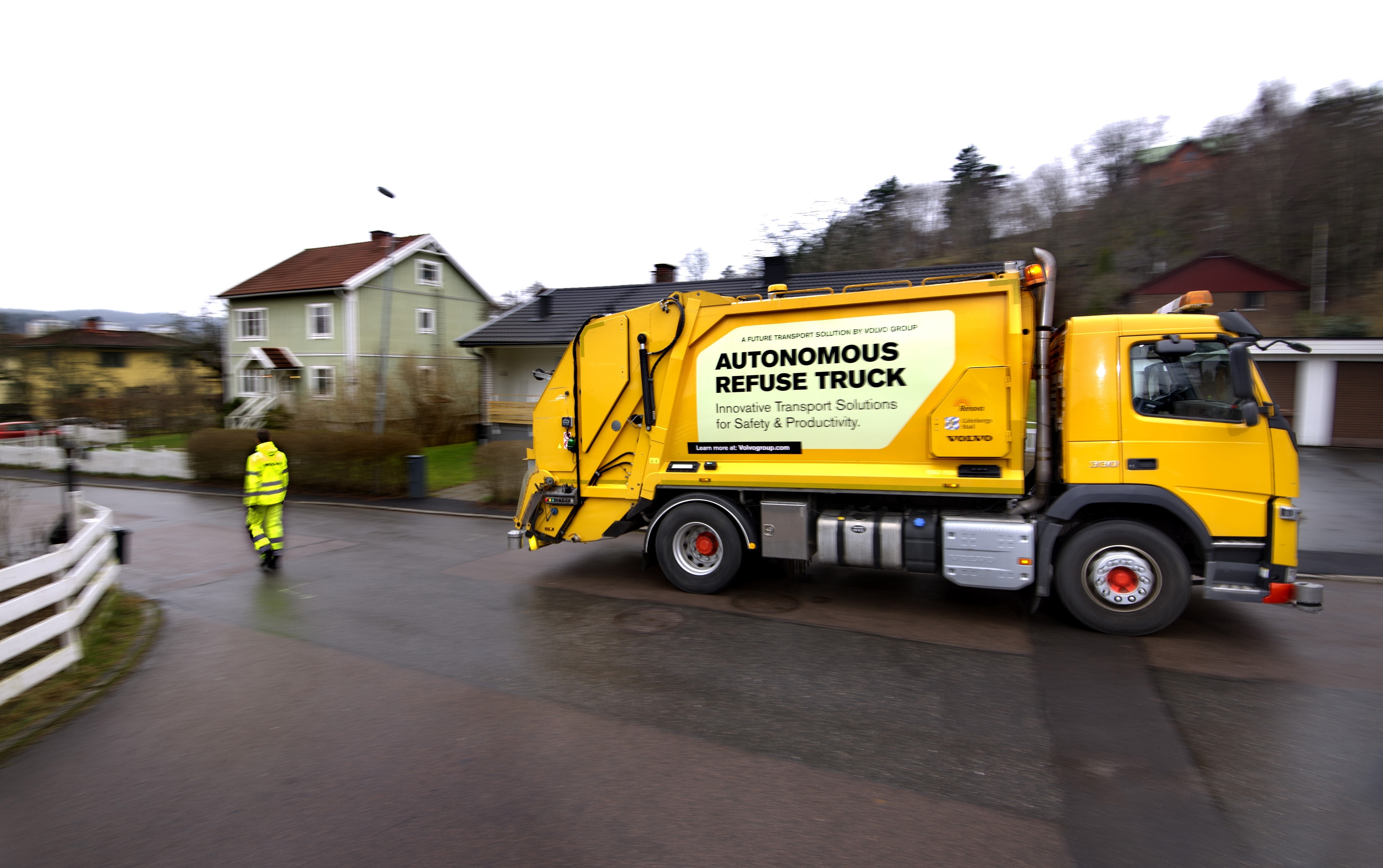 Volvo pioneers autonomous, self-driving refuse truck in the urban environment